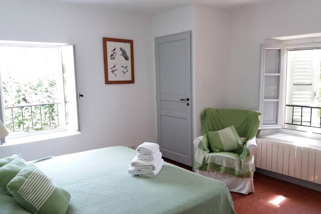 Villa Bastide au milieu des vignes et des oliviers Aups Extérieur photo